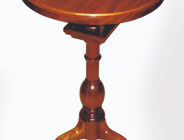 Philadelphia Tripod Walnut Dishtop Tea Table with suppressed ball shaft.