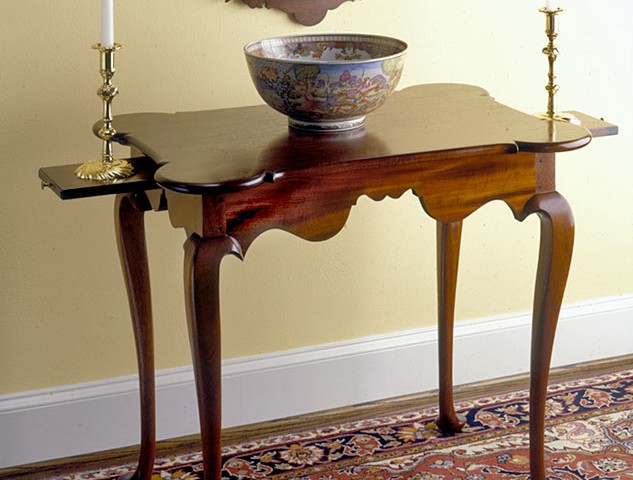 Queen Anne Mahogany Porringer Top Tea Table with Candleslides